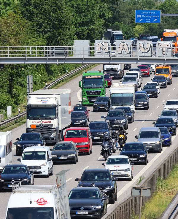 Stau auf einer Autobahn.