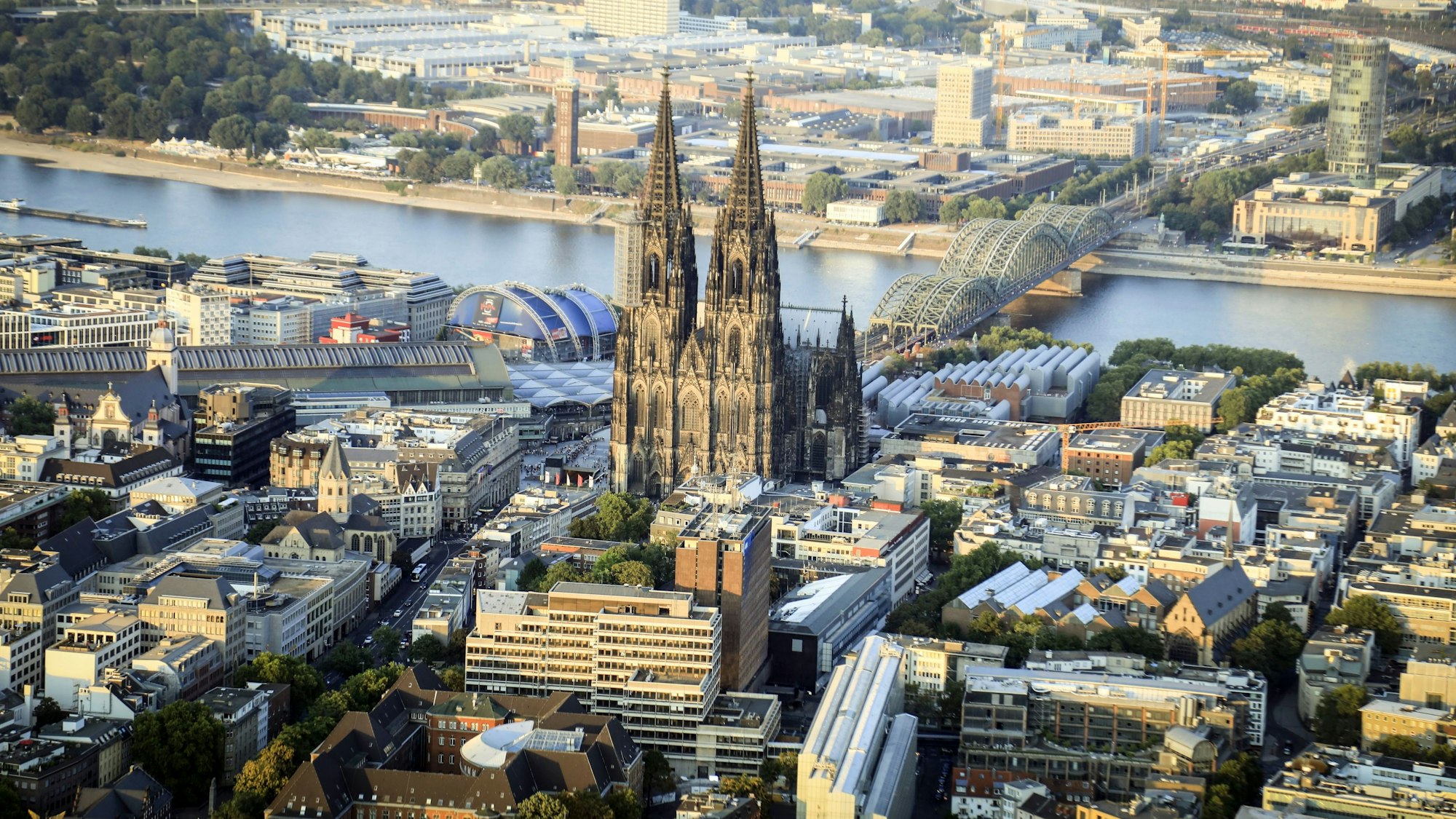 Das Foto zeigt das Kölner Stadtpanorama.