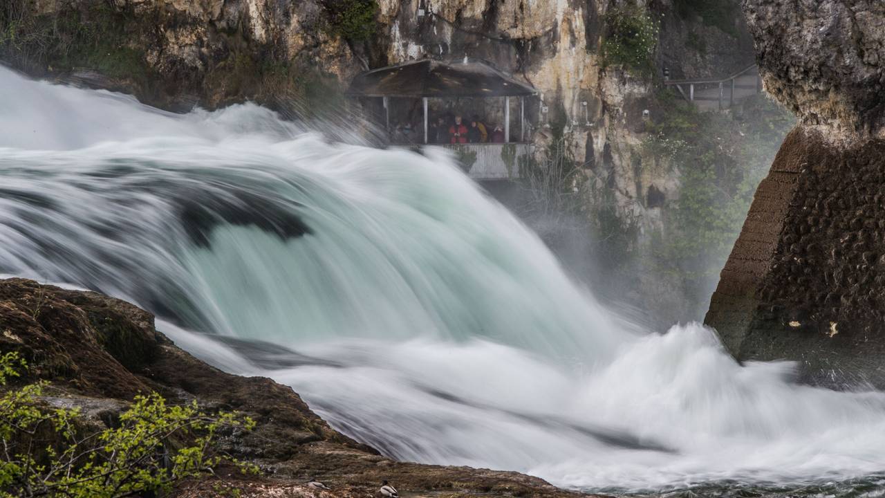 dpatop - A view of the scenic Rhine Falls with the palace of Laufen as a backdrop in Neuhausen Am Rheinfall, Switzerland, 23 April 2017. The Rhine Fall is one of the three largest waterfalls in Europe. Photo: Lino Mirgeler/dpa +++ dpa-Bildfunk +++
