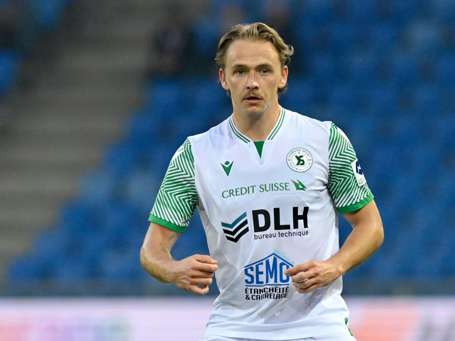 Mathias Olesen im Trikot von Yverdon Sport FC.