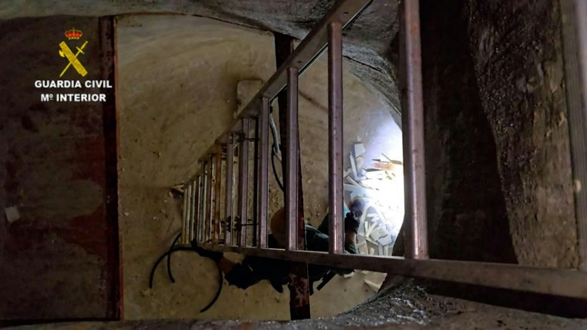 In diesem Kellerloch hielt ein Mann auf Mallorca ein Mädchen gefangen.