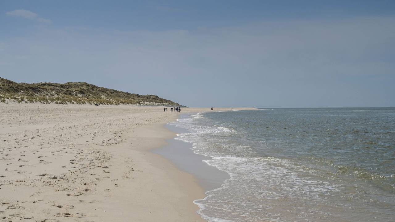 Der Lister Ellenbogen auf der nordfriesischen Insel Sylt ist eine 4,5 Kilometer lange und 1,2 Kilometer breite Halbinsel, die sich vom nördlichsten Zipfel der Insel aus erstreckt.