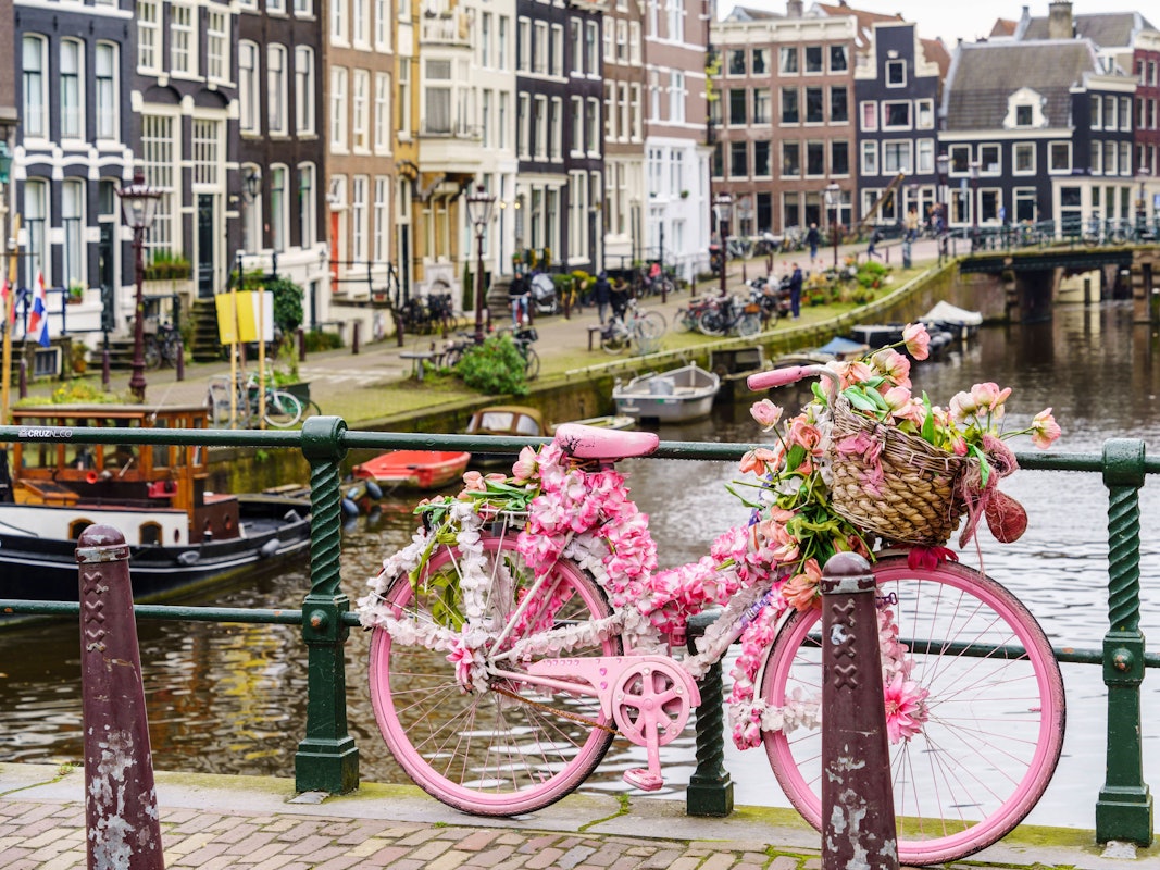 Blick auf die Brouwersgracht, ein Kanal in Amsterdam.