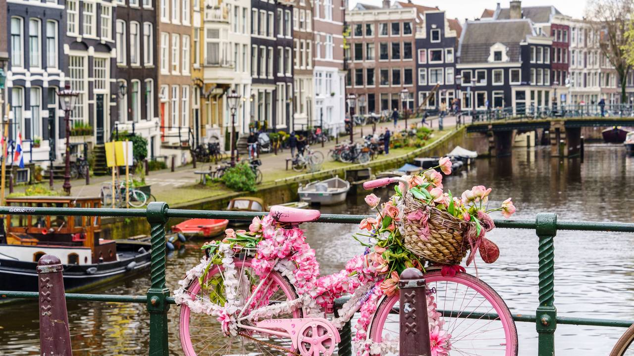 Blick auf die Brouwersgracht, ein Kanal in Amsterdam.