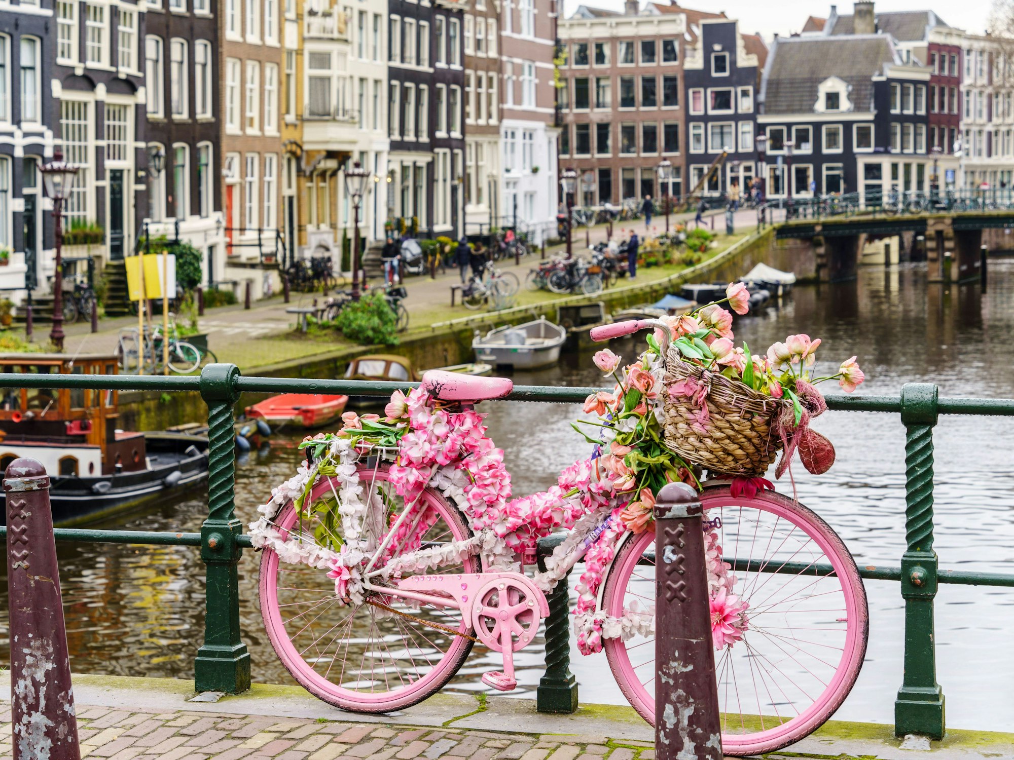 Blick auf die Brouwersgracht, ein Kanal in Amsterdam.