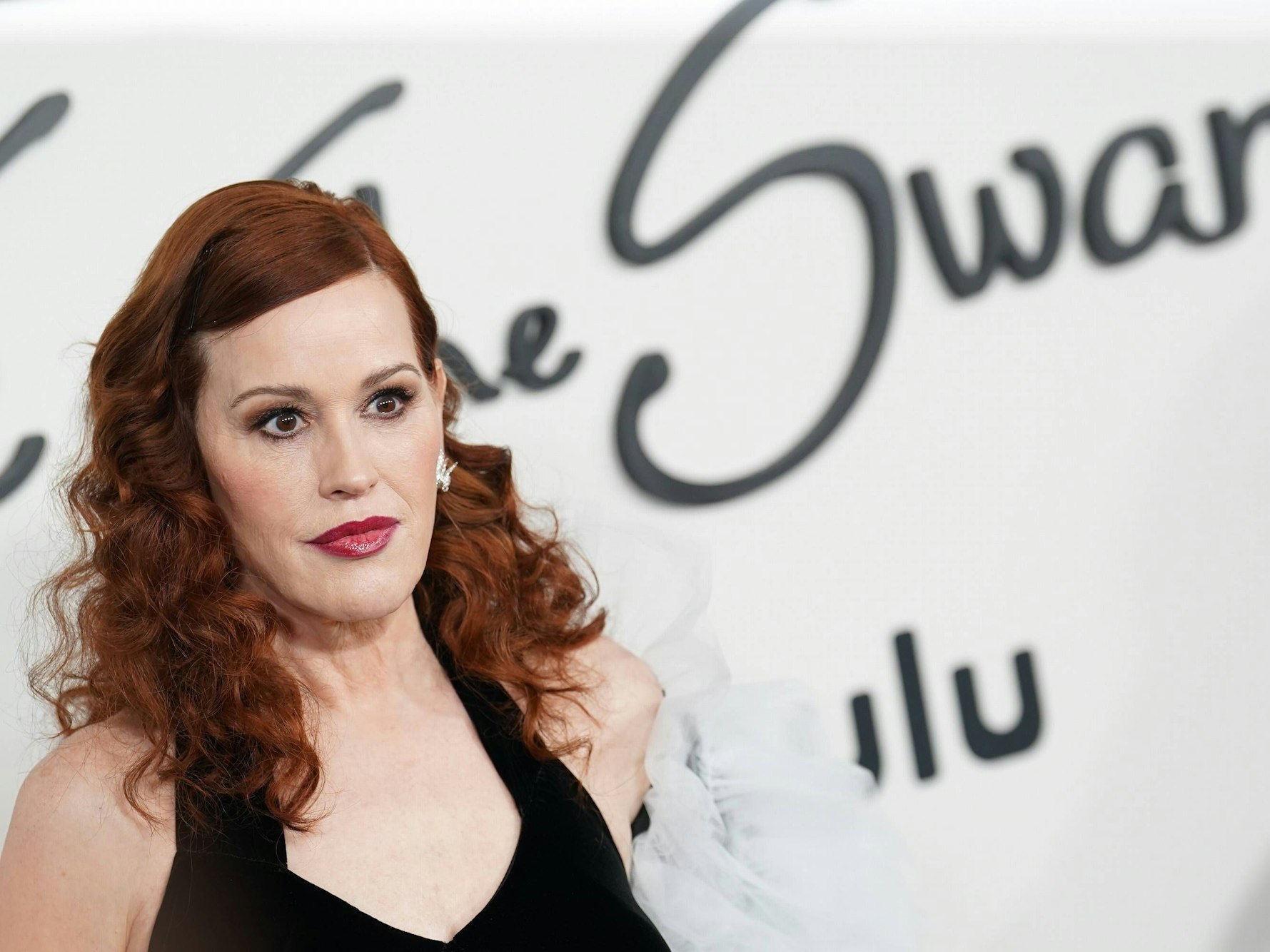 Molly Ringwald auf einer Veranstaltung.