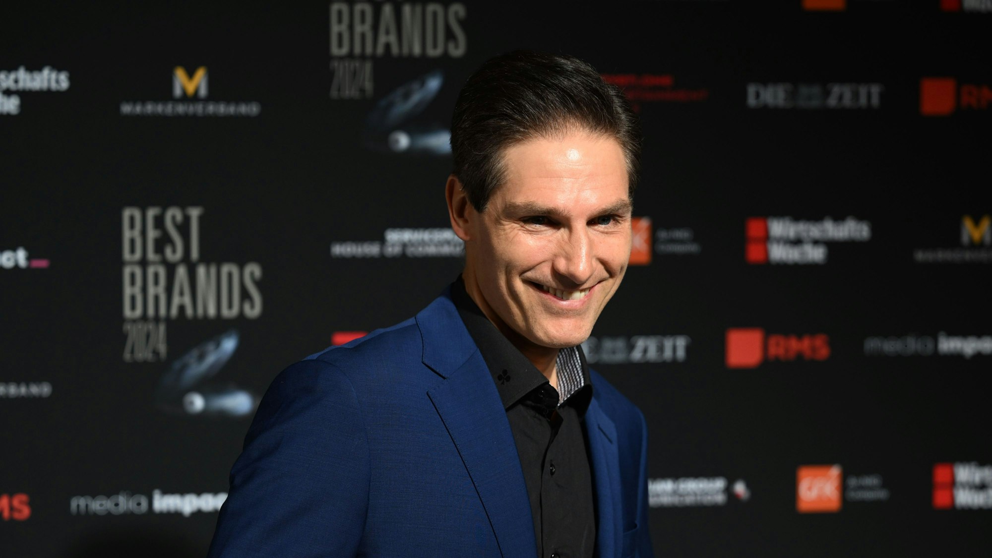 Der Tänzer Christian Polanc steht bei der Gala zur Verleihung der Best Brands Awards 2024, Hotel «Bayerischer Hof» auf dem weißen Teppich.