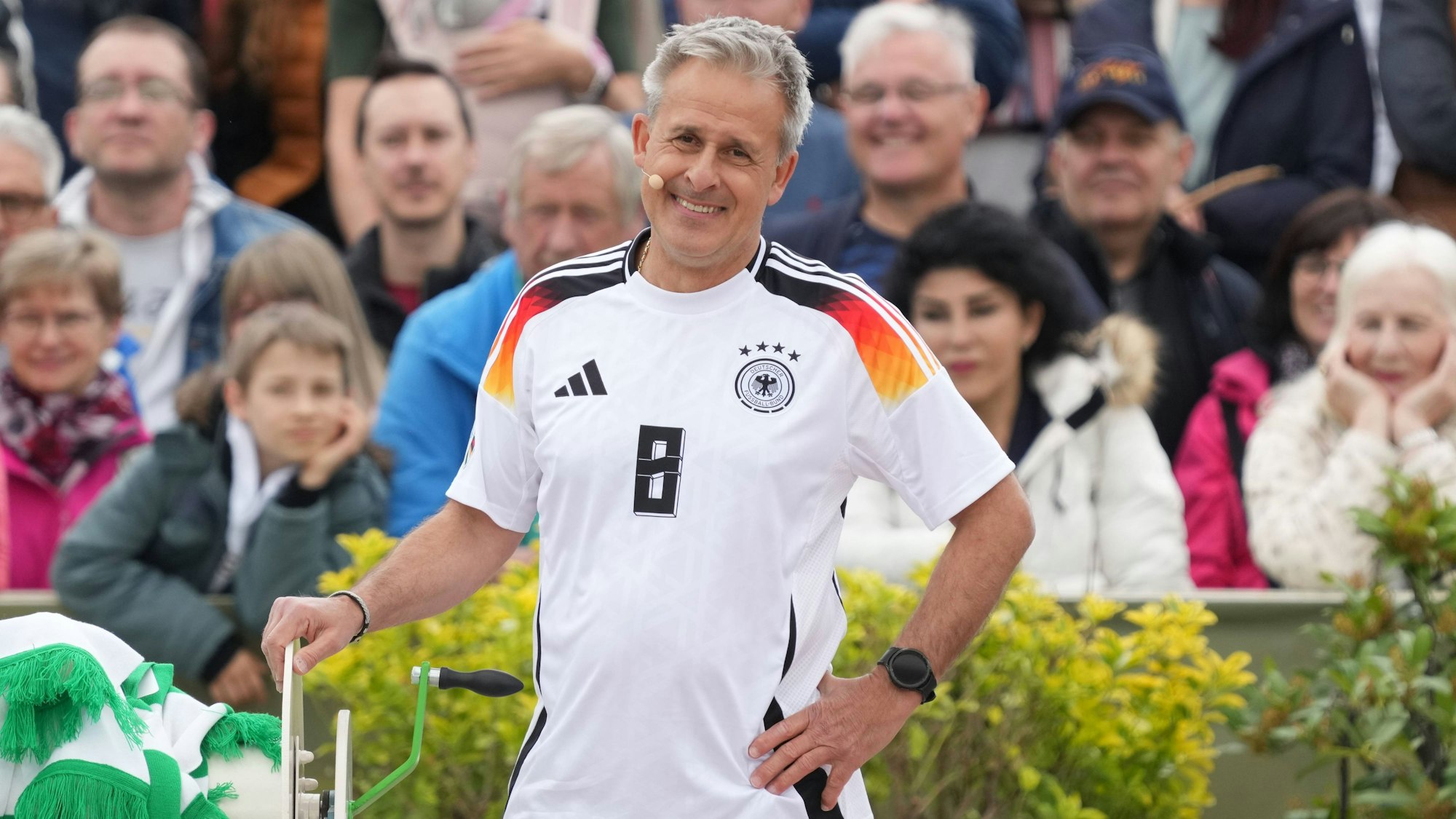 Pierre Littbarski am 5. Mai 2024 im ZDF-„Fernsehgarten“.