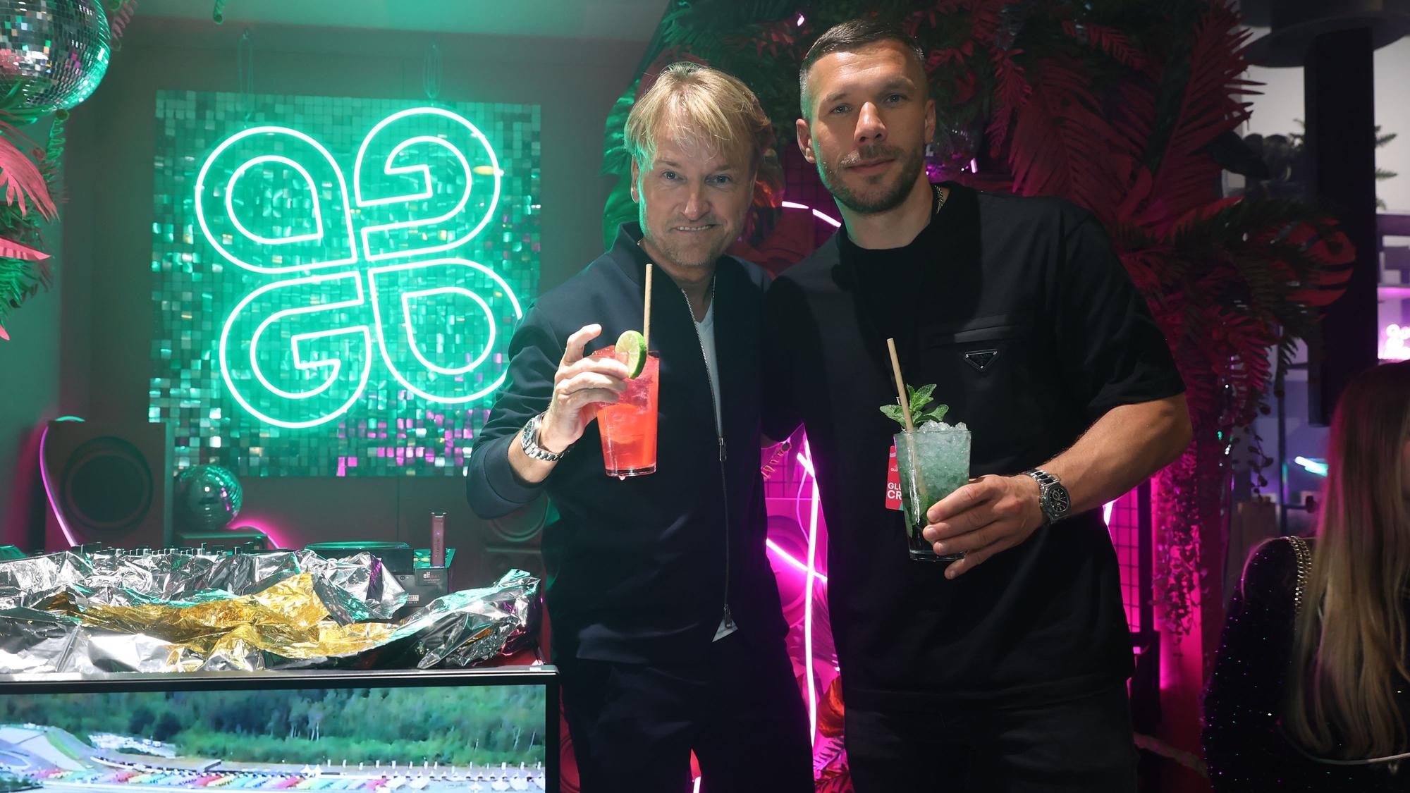 Lukas Podolski und Markus Krampe
bei einem PR-Event des Glücksgefühle-Festivals.