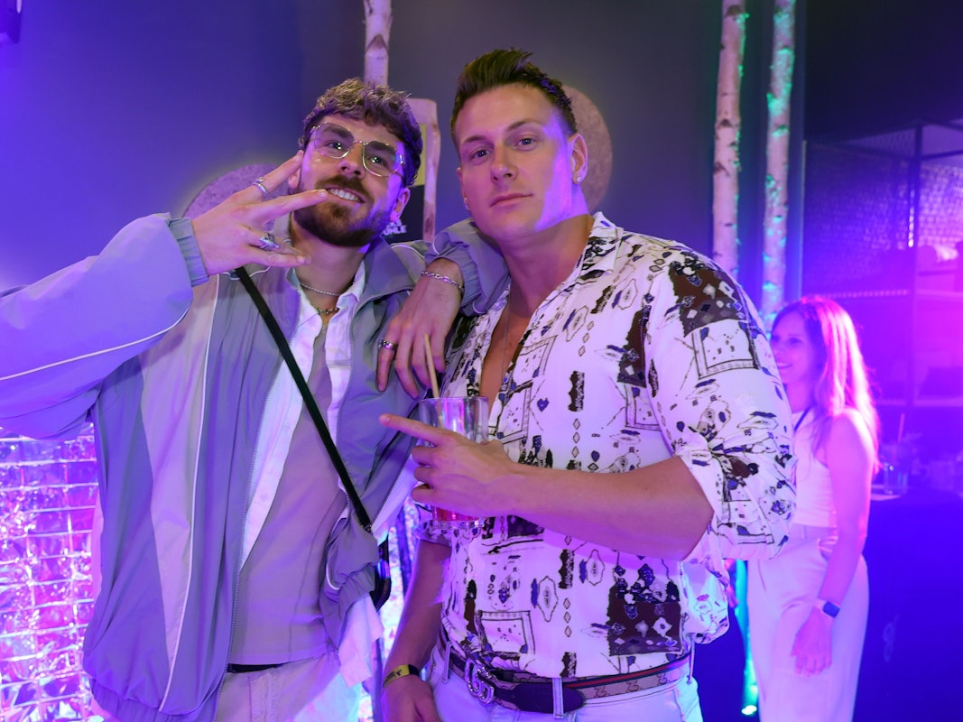 Calvin Kleinen beim Pre-Event Ende Mai 2024 zum Glücksgefühle-Festival mit Lukas Podolski und Markus Krampe bei „Hans im Glück“ in Köln.