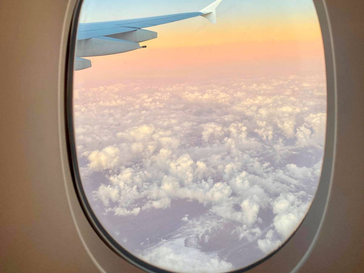 Blick aus Flugzeugfenster