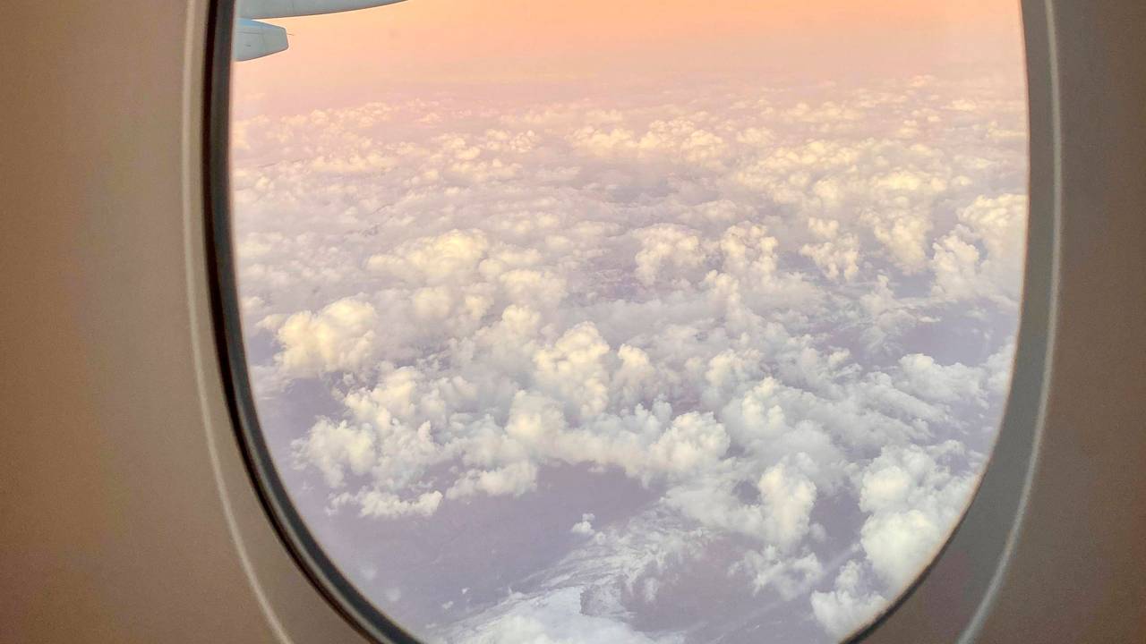 Blick aus Flugzeugfenster
