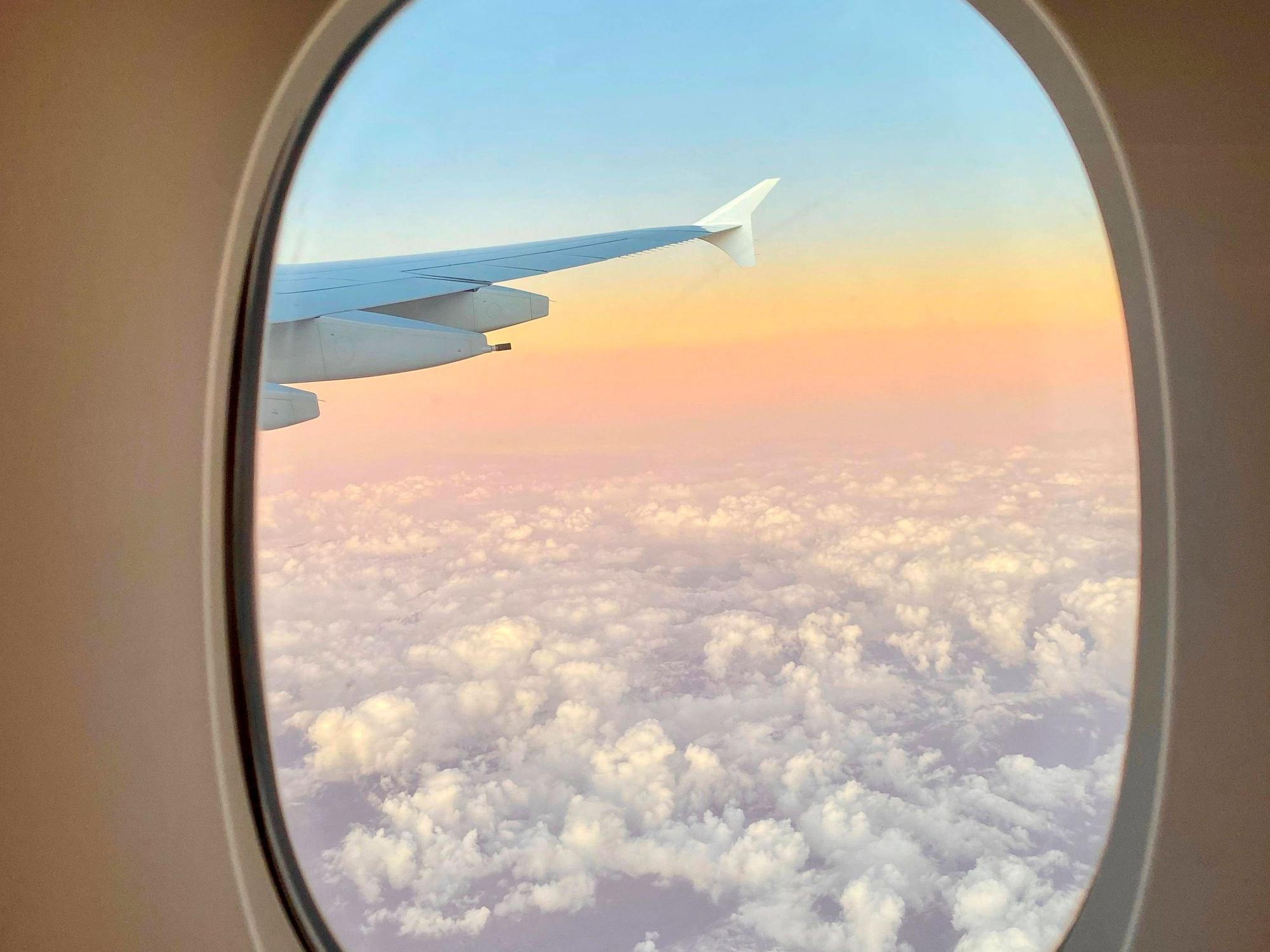 Blick aus Flugzeugfenster