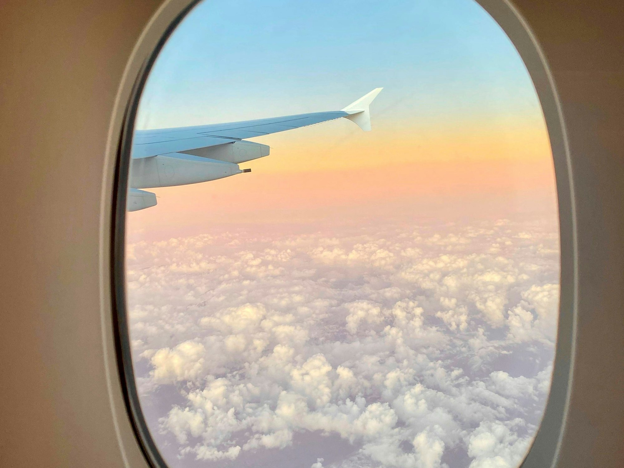 Blick aus Flugzeugfenster