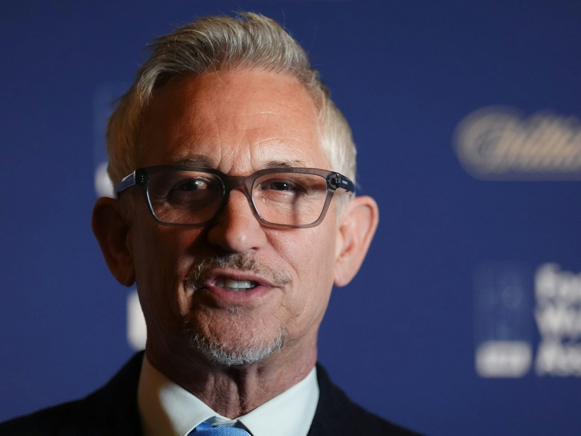 Der TV-Experte und ehemalige Fußballprofi Gary Lineker spricht während der Verleihung des Preises für die Fußballerin des Jahres im Landmark Hotel.