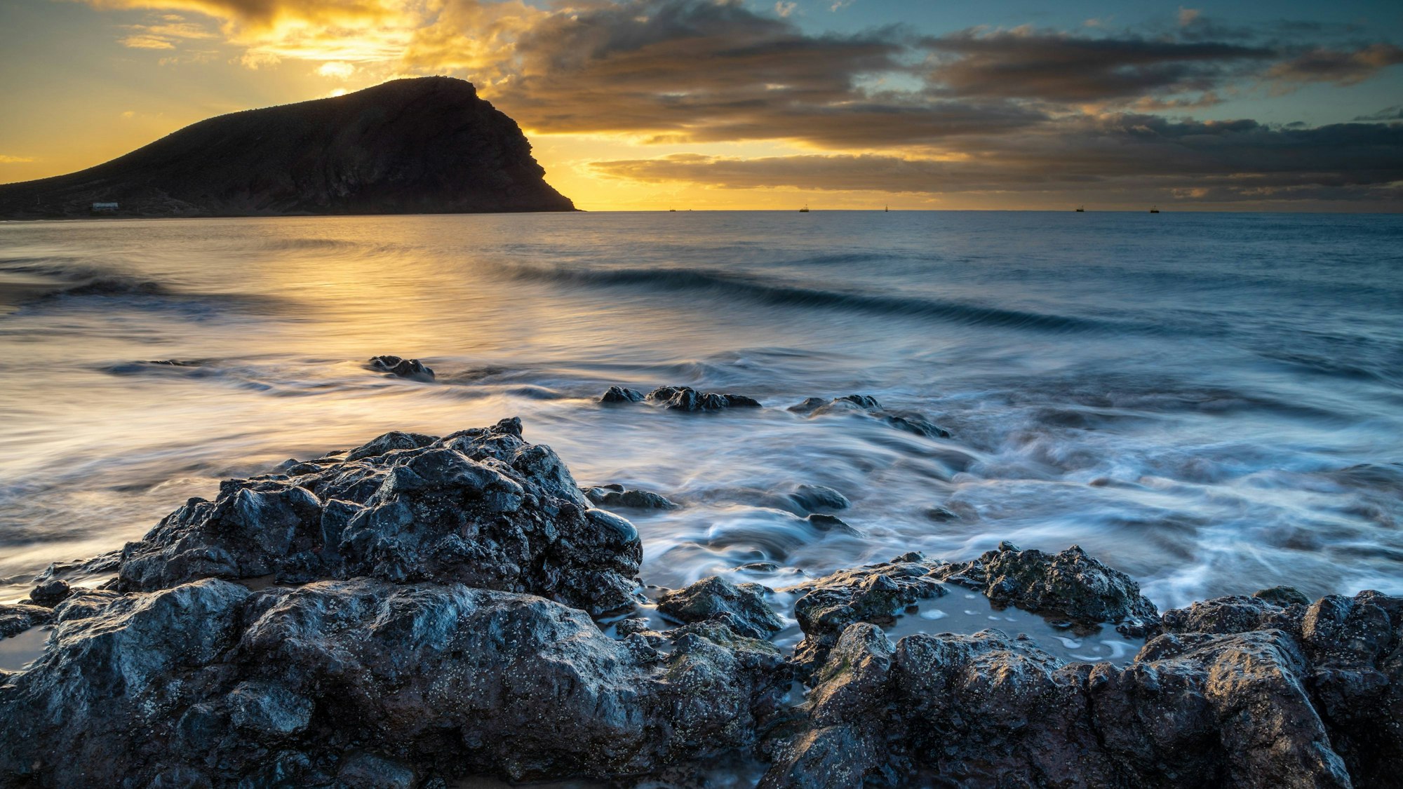 Morgendämmerung am Strand Playa de la Tejita.