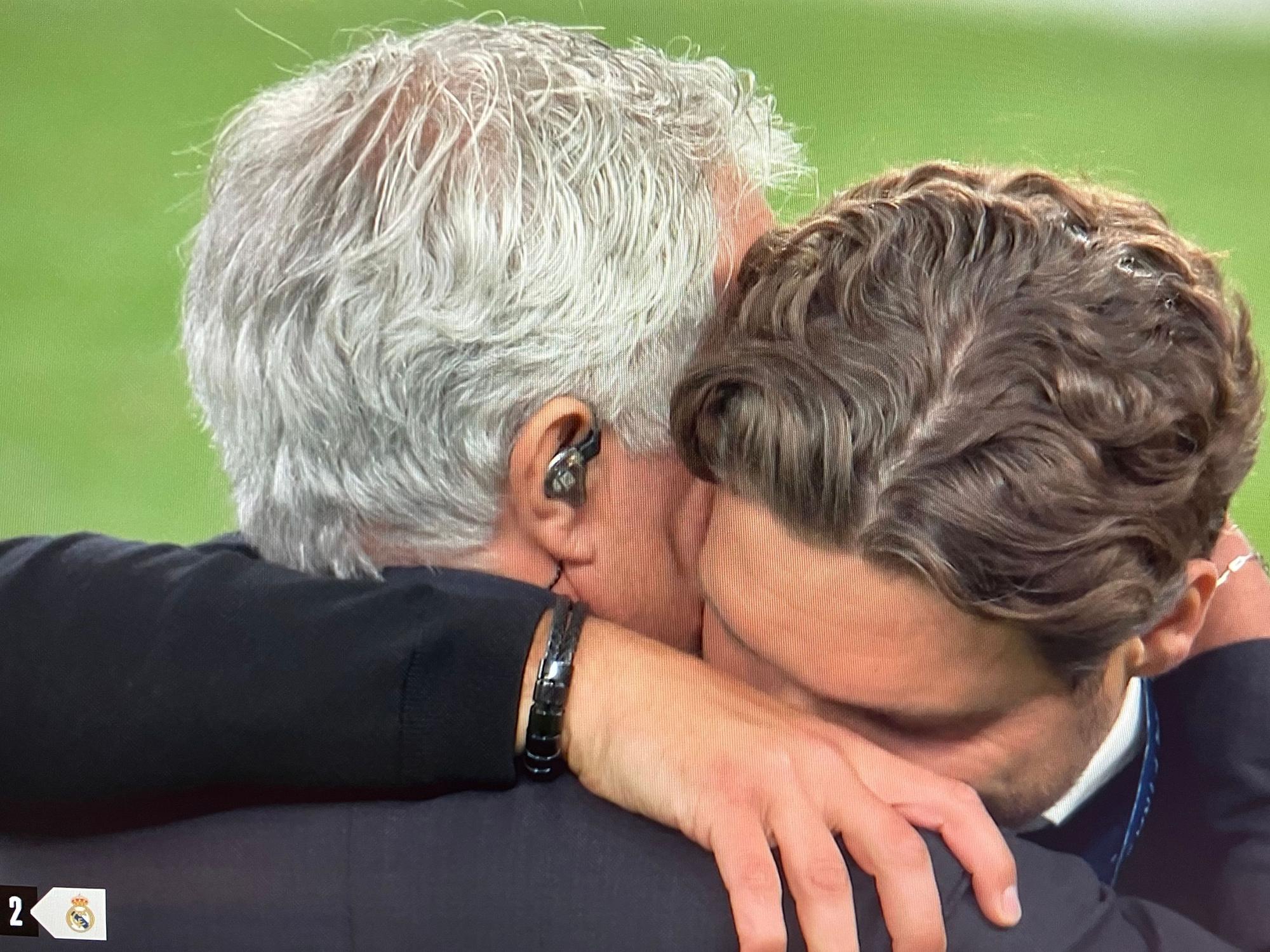 José Mourinho tröstete nach dem Champions-League-Finale BVB-Trainer Edin Terzić.