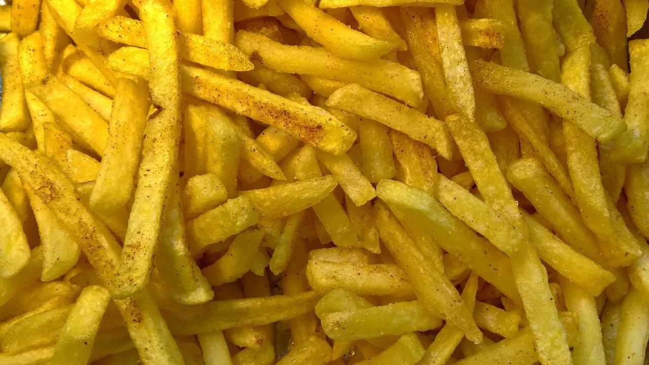 Viele Backofen-Pommes sind in Ordnung, aber nicht alle sind gleich lecker. Stiftung Warentest hat einige Produkte getestet.