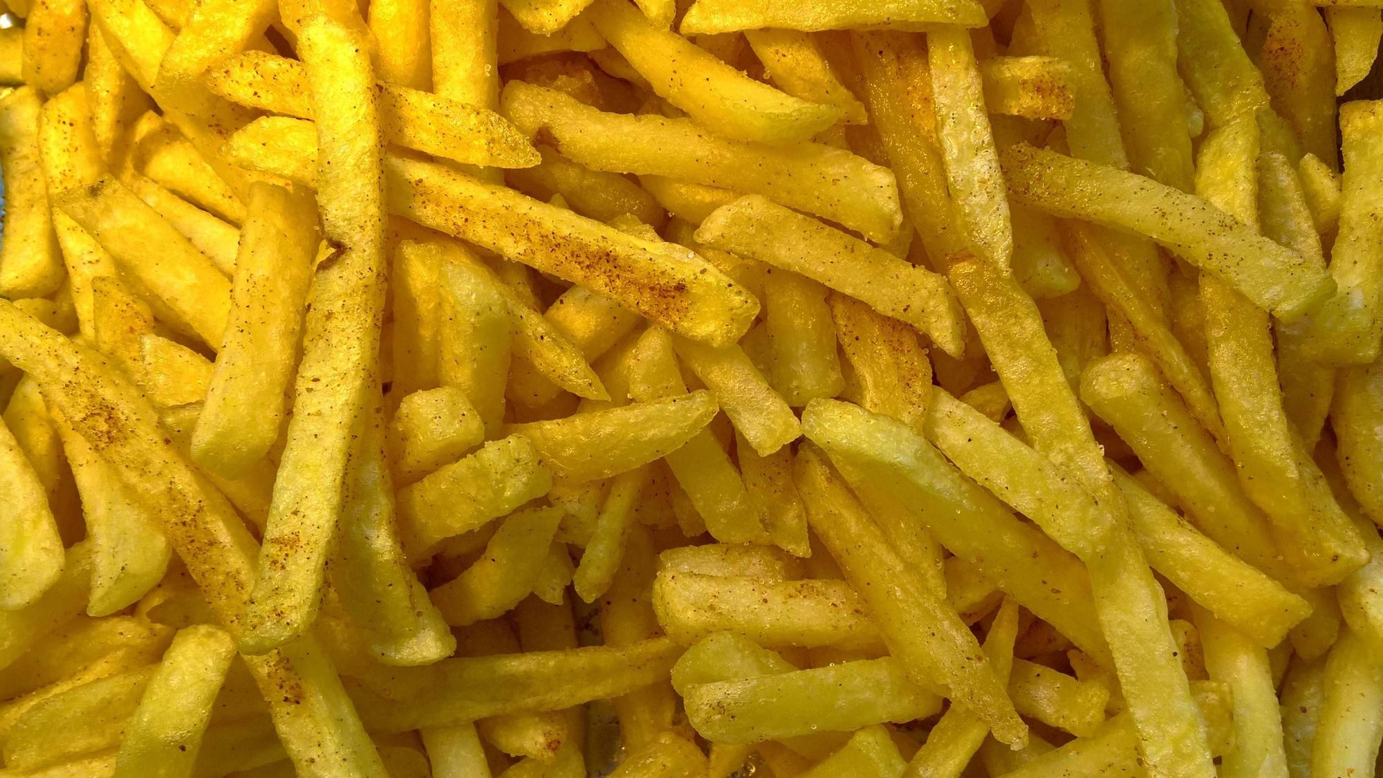 Viele Backofen-Pommes sind in Ordnung, aber nicht alle sind gleich lecker. Stiftung Warentest hat einige Produkte getestet.