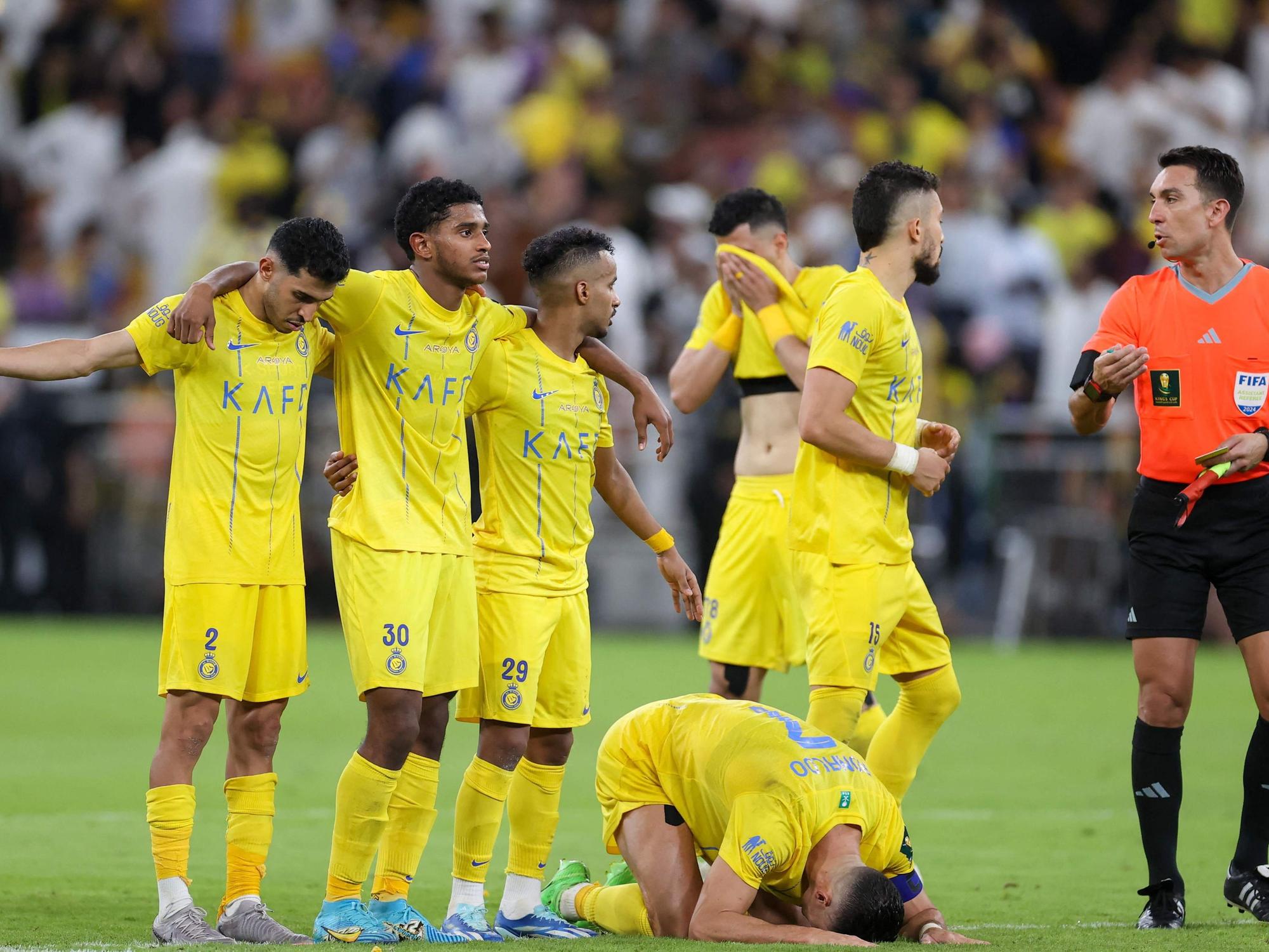 Cristiano Ronaldo (unten) war nach dem verlorenen Pokalfinale am Freitag (31. Mai 2024) bitter enttäuscht.