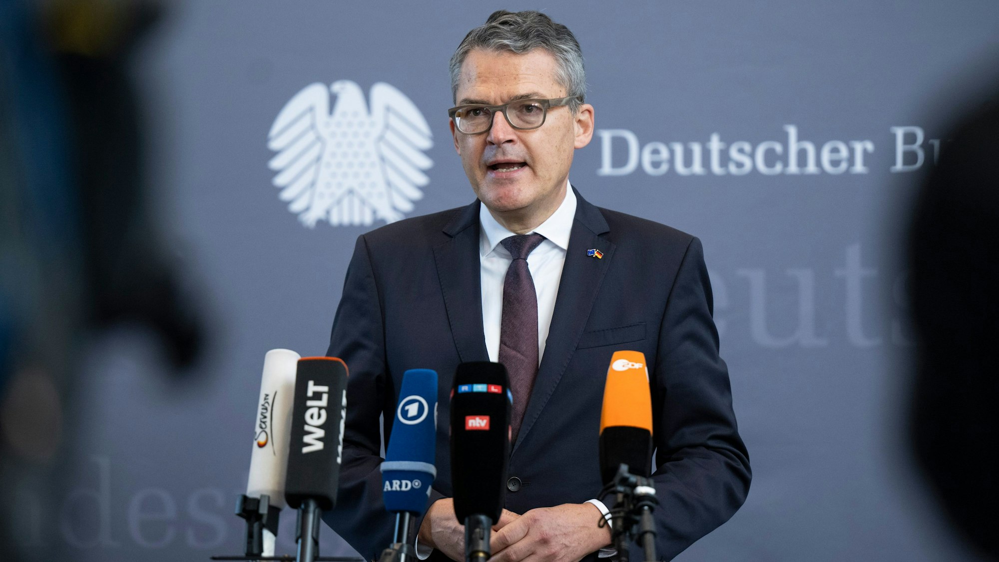 Roderich Kiesewetter spricht im Bundestag.