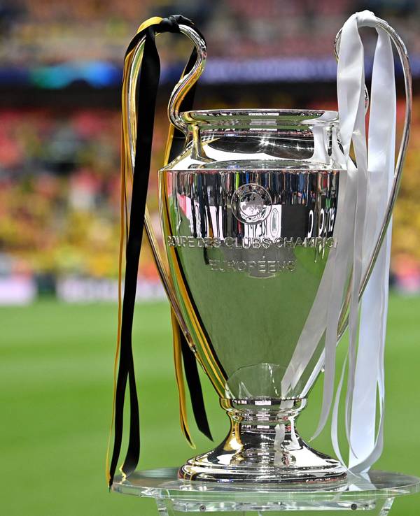 Die Champions-League-Trophäe müssen sich die Klubs ab der Saison 2024/25 in einem neuen Modus holen.