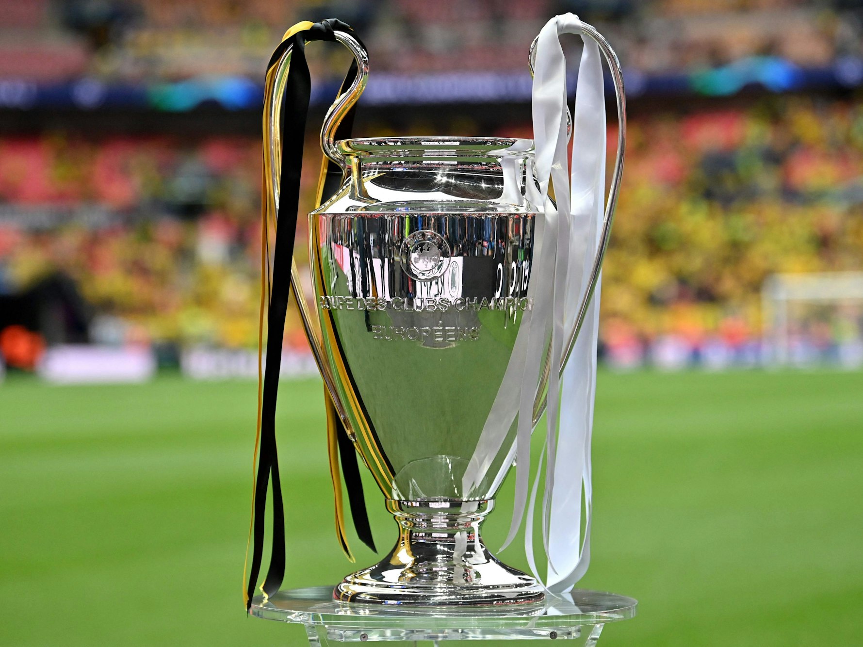 Die Champions-League-Trophäe müssen sich die Klubs ab der Saison 2024/25 in einem neuen Modus holen.