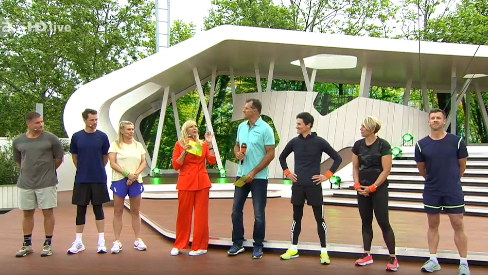 Andrea Kiewel und Lars Riedel begrüßen die Gäste.