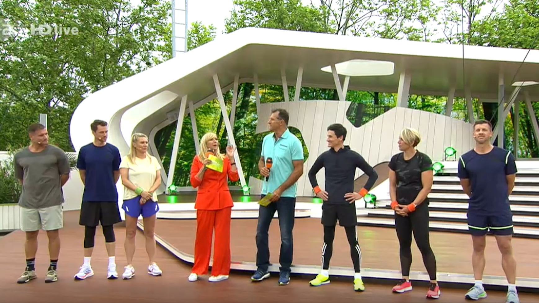 Andrea Kiewel und Lars Riedel begrüßen die Gäste.