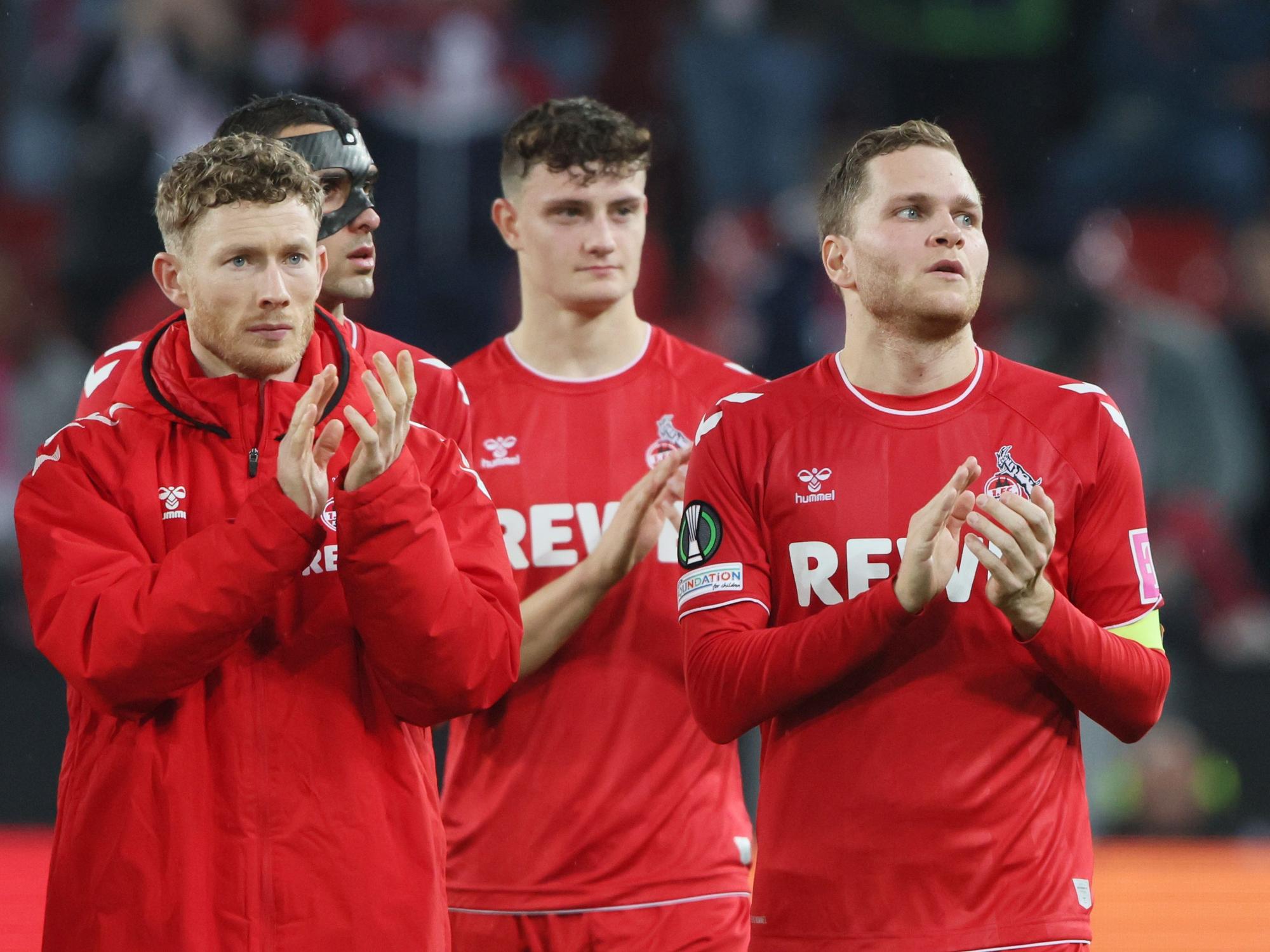 Benno Schmitz (r.), hier am 3. November 2022 mit Florian Kainz und Eric Martel, wird den 1. FC Köln nach sechs Jahren verlassen.