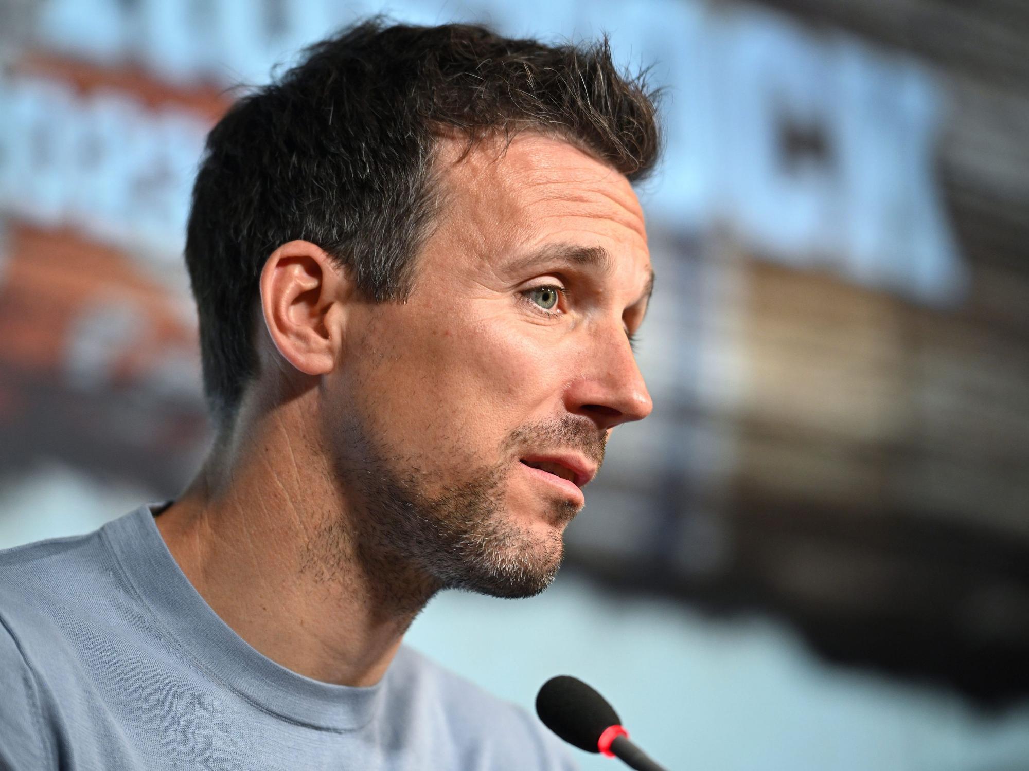 Karlsruhes Trainer Christian Eichner spricht nach dem 1:2-Sieg im Rahmen einer Pressekonferenz.