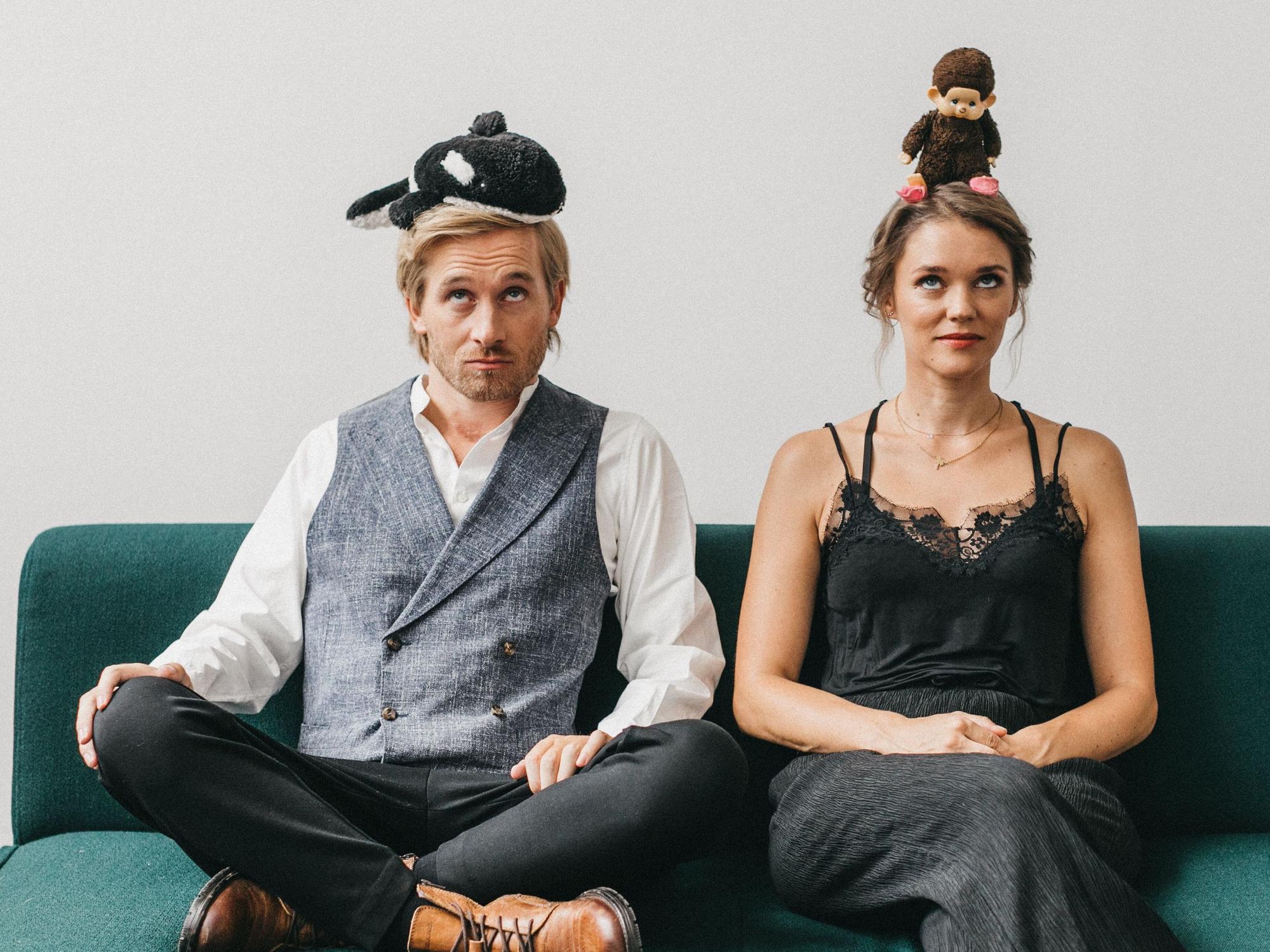Sarah und Samuel Koch aufgenommen in einem Studio bei einem Fototermin für ihr gemeinsames Kinderbuch.