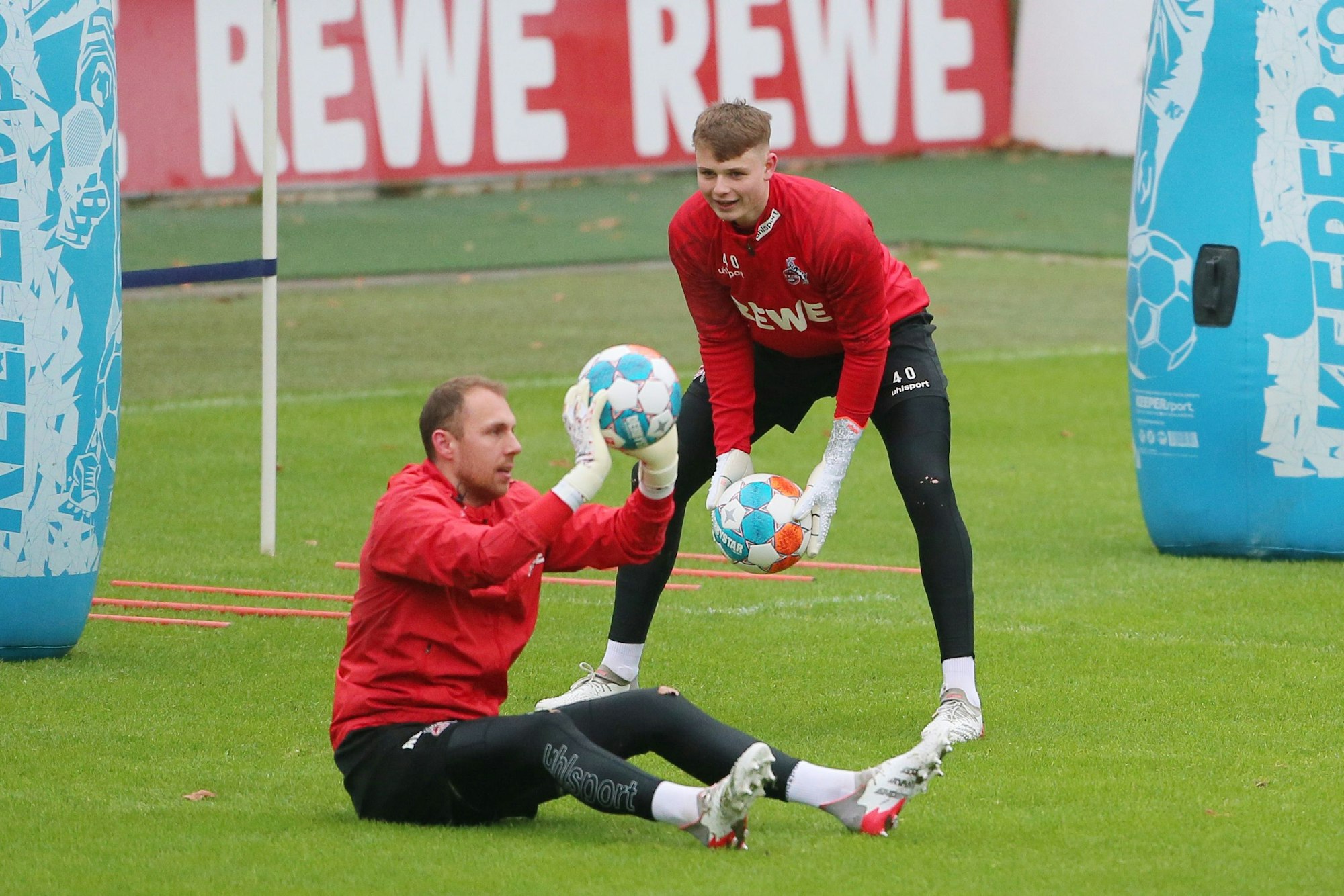 Jonas Urbig und Marvin Schwäbe im FC-Training.