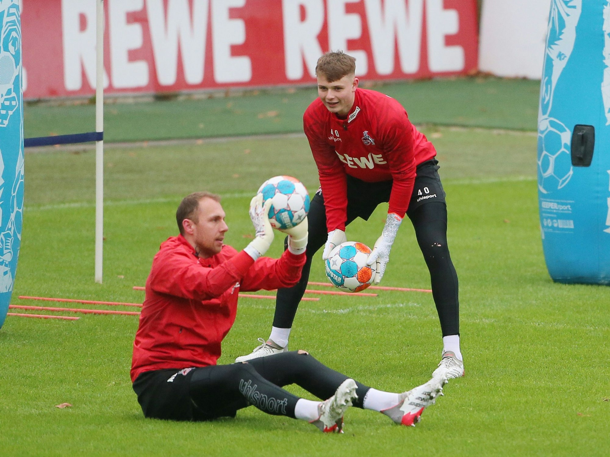 Jonas Urbig und Marvin Schwäbe im FC-Training.