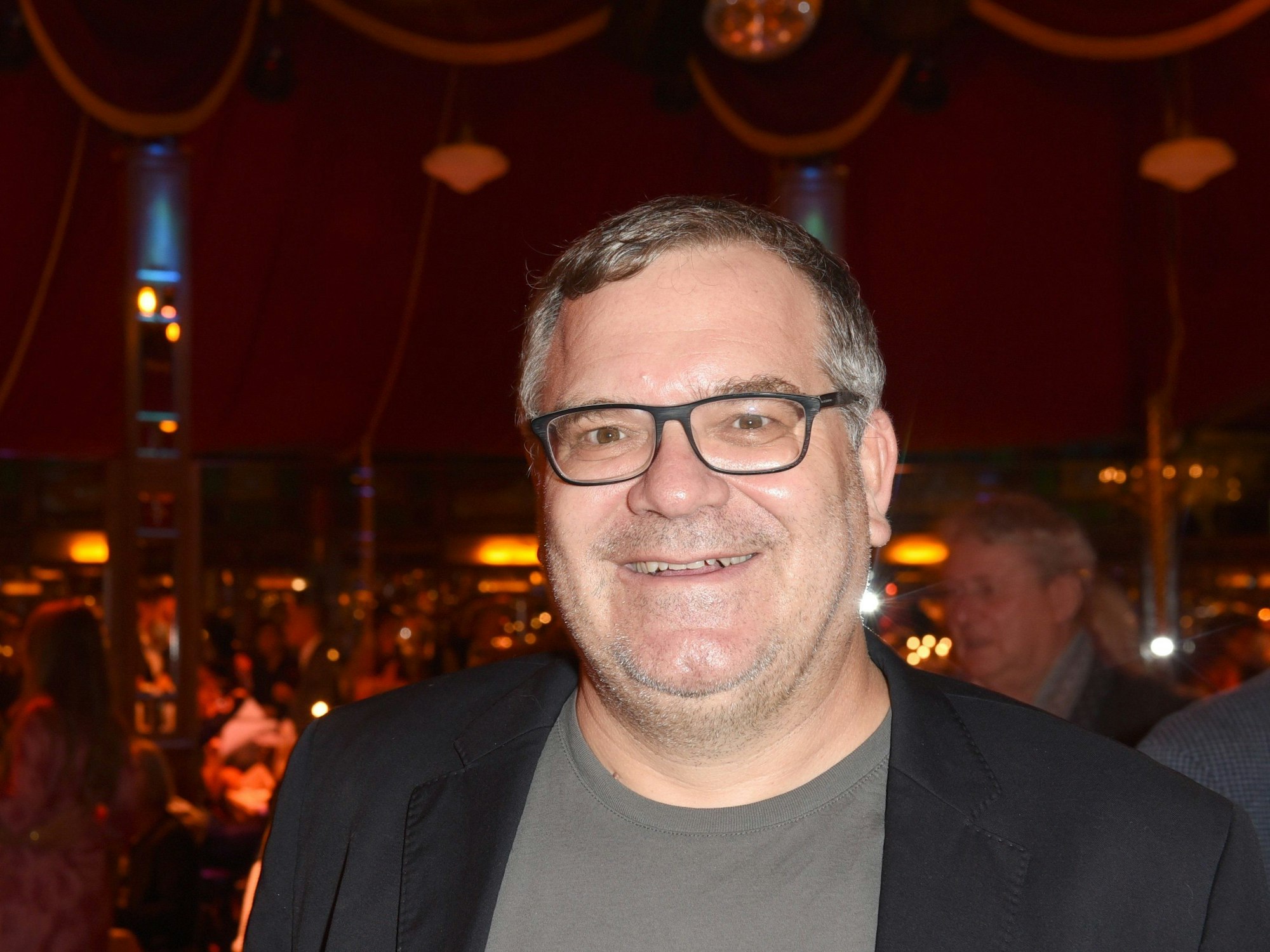 Der Moderator Elton ist Gast bei der neuen Show "Festival" von Schuhbecks teatro.