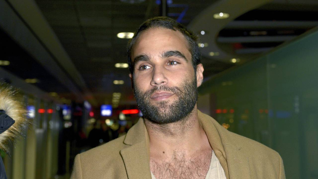 David Ortega bei der Ankunft aus dem Dschungelcamp 2016 am Flughafen Frankfurt. Der Reality-TV-Star ist heute nicht wiederzuerkennen.