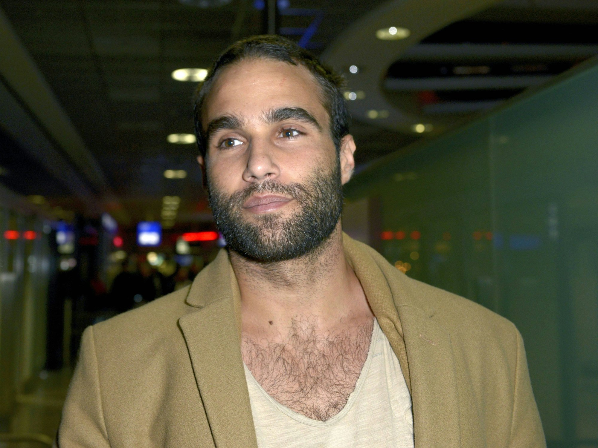 David Ortega bei der Ankunft aus dem Dschungelcamp 2016 am Flughafen Frankfurt. Der Reality-TV-Star ist heute nicht wiederzuerkennen.