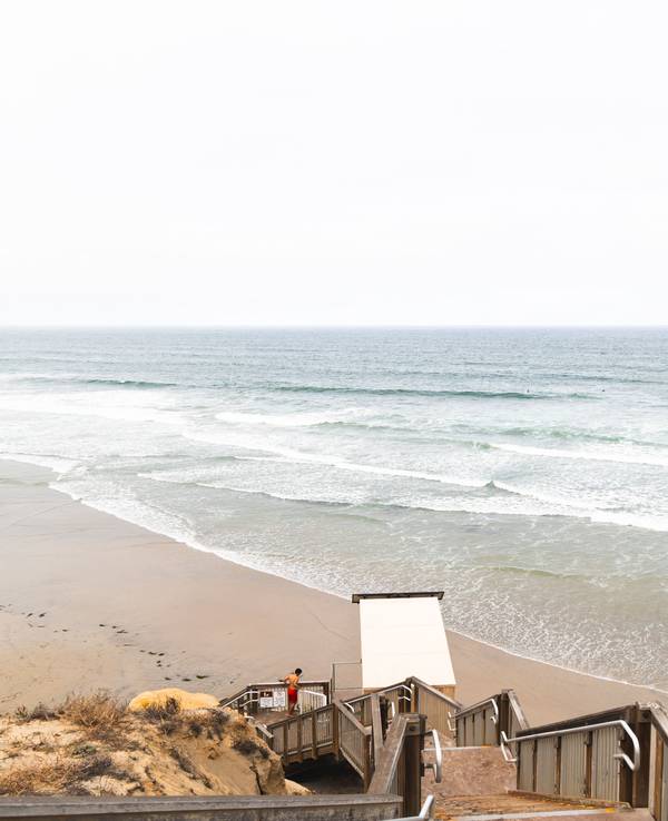 Lifeguard-Tower am Strand von Del Mar, Kalifornien