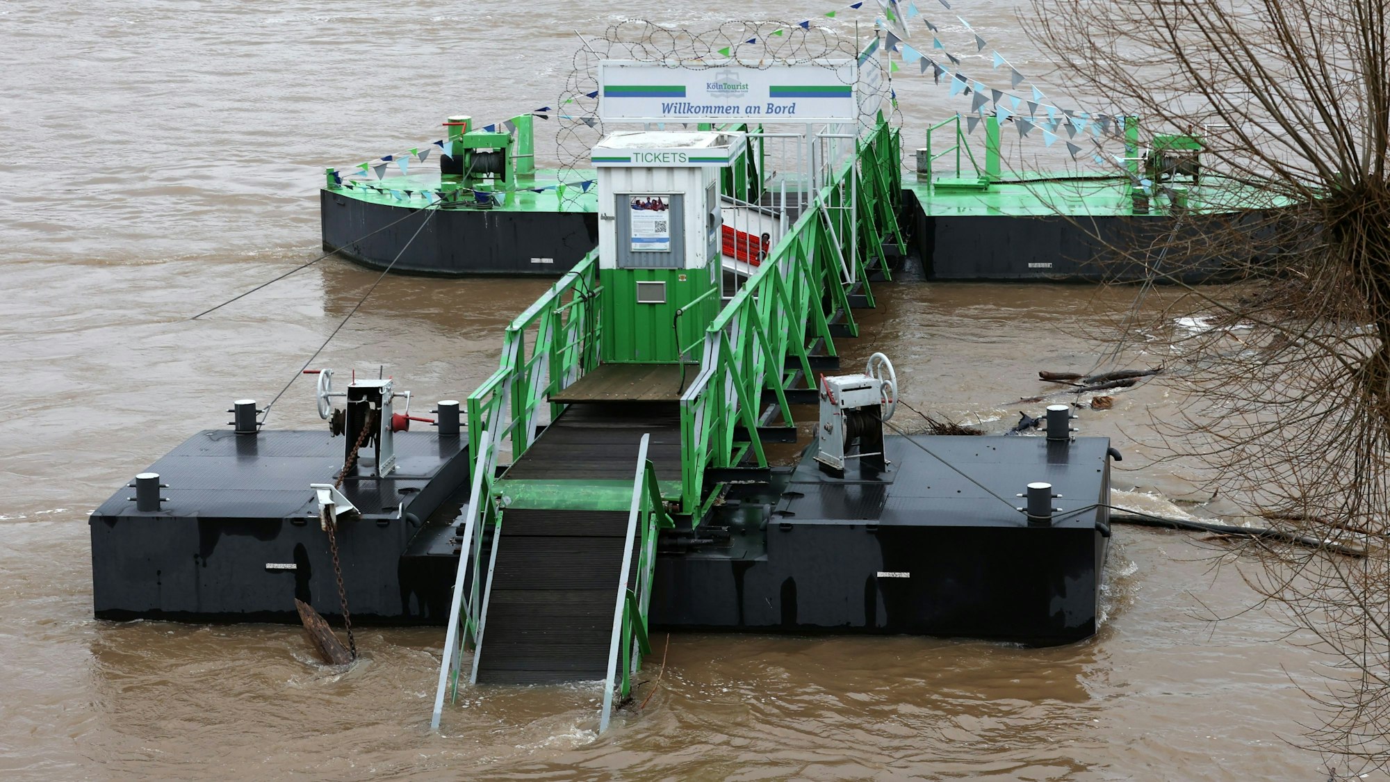Hochwasser am Rhein in Köln.