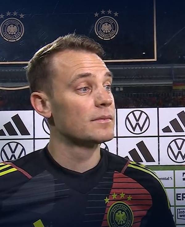Manuel Neuer im Interview mit Julia Scharf.