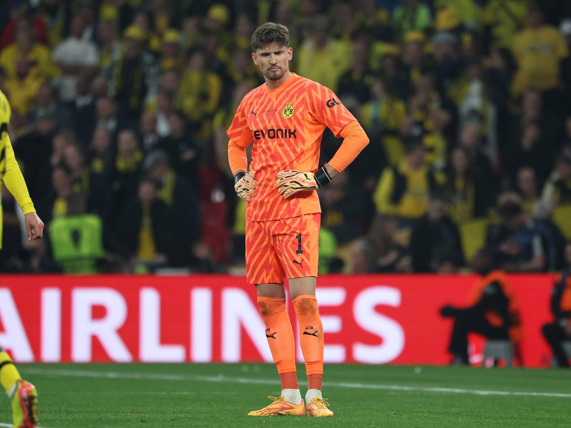 Gregor Kobel ist enttäuscht nach einem Gegentor im Champions-League-Finale gegen Real Madrid.