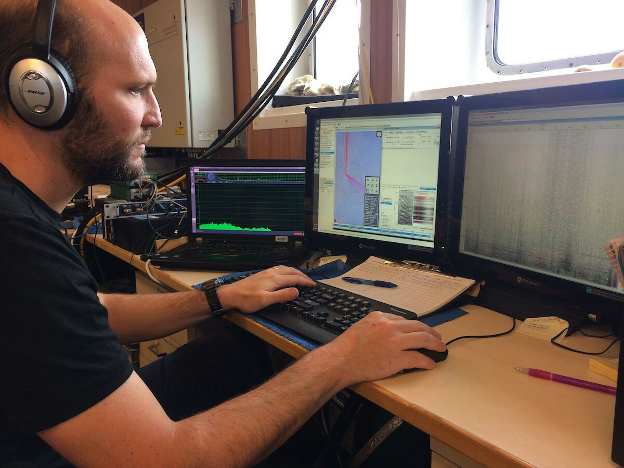 Dr. Brian Miller untersucht die Rufe eines Antarktischen Blauwals.