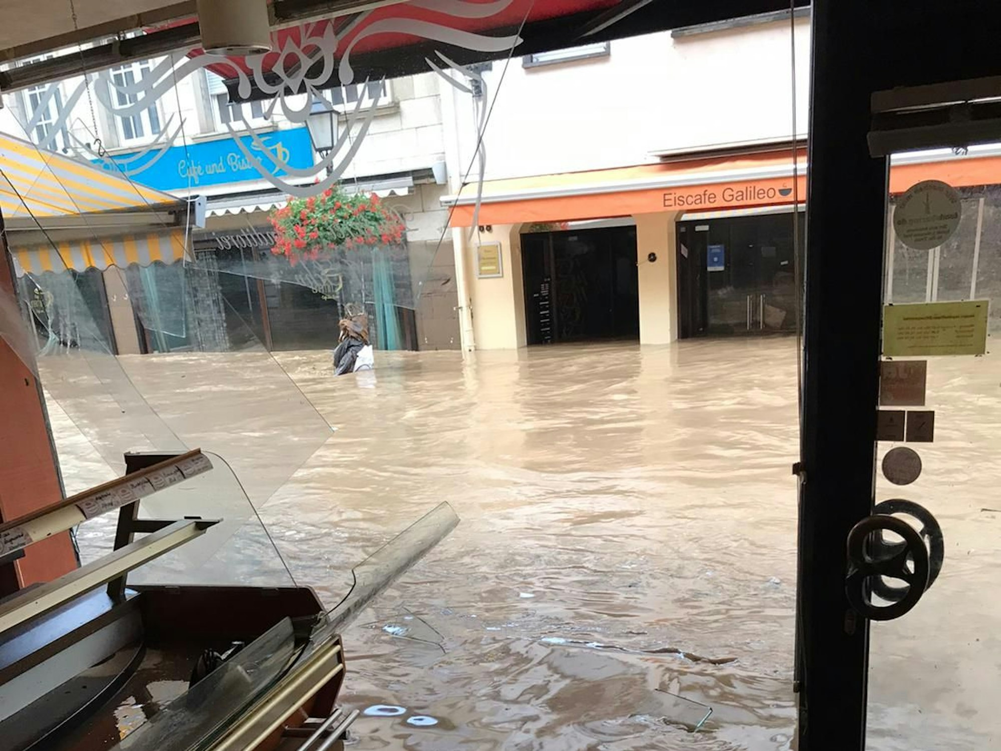 Auch die Bäckerei der Familie Schmitz in Ahrweiler wurde 2021 von der Hochwasser-Katastrophe getroffen, der Verkaufsraum und das gesamte Erdgeschoss standen damals unter Wasser.