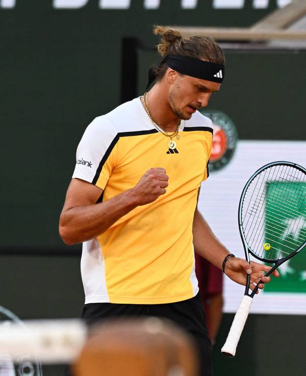 Tennisprofi Alexander Zverev bei seinem Viertelfinalsieg gegen Alex de Minaur am Mittwoch (5. Juni 2024) in Paris.