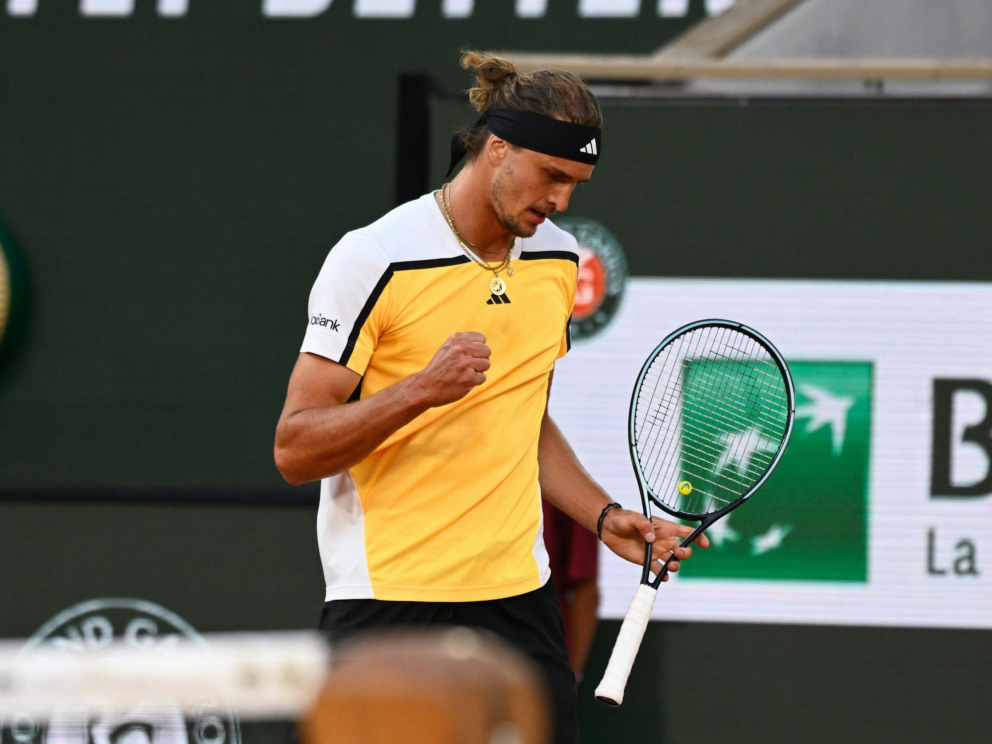 Tennisprofi Alexander Zverev bei seinem Viertelfinalsieg gegen Alex de Minaur am Mittwoch (5. Juni 2024) in Paris.