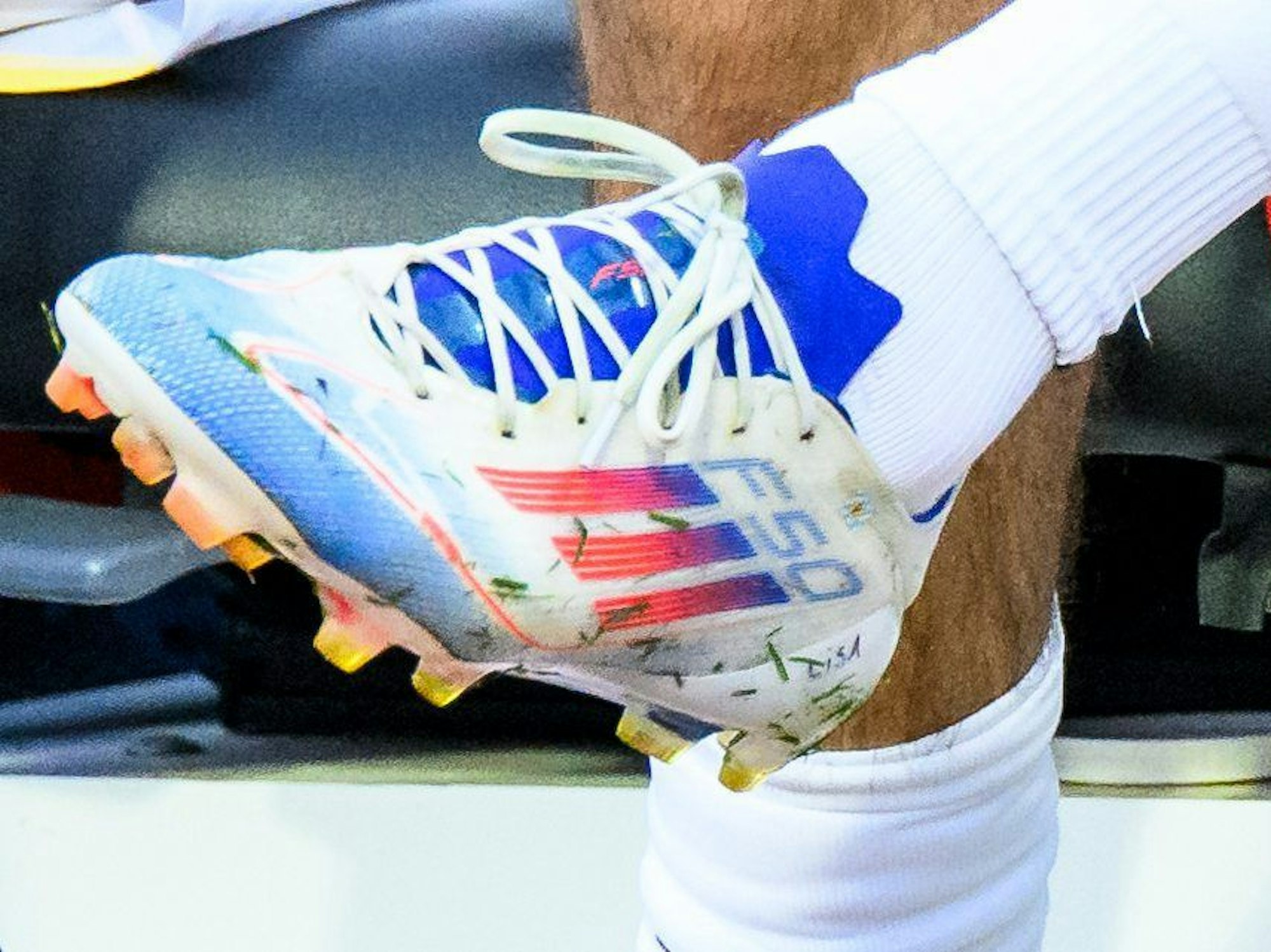 Thomas Müllers Fußballschuh mit dem Namen seiner Frau Lisa.