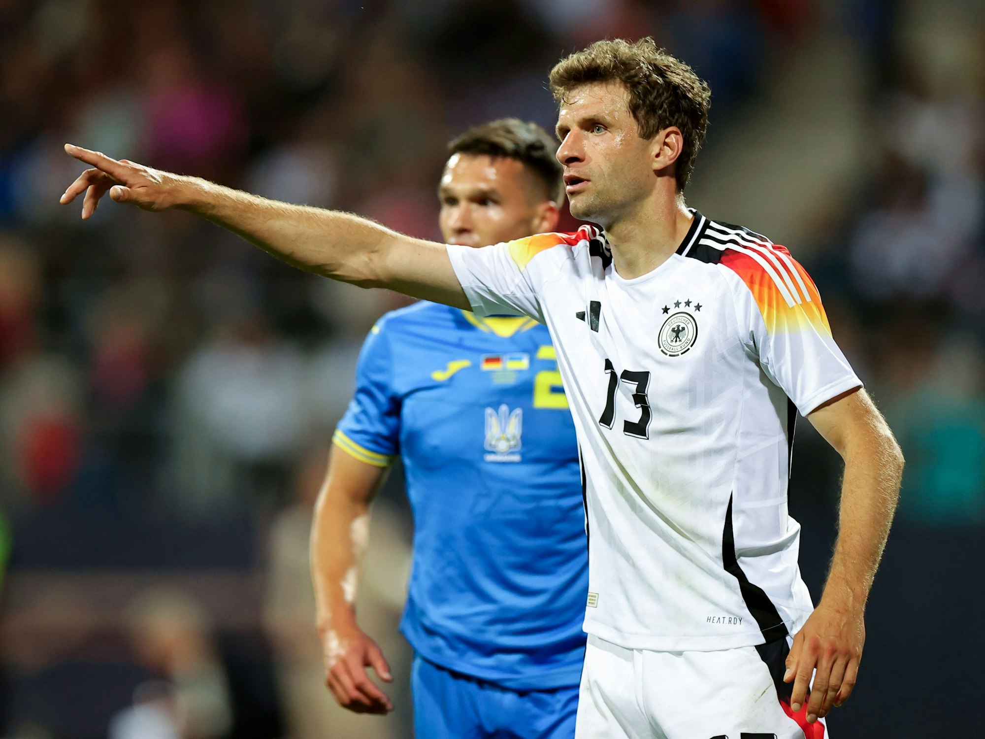 Deutschlands Thomas Müller gestikuliert.