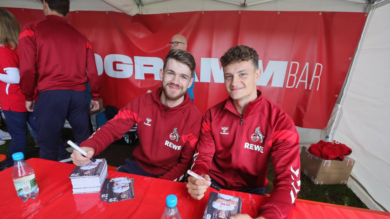 Wie hier im Jahr 2023 mit Jan Thielmann und Eric Martel, soll es in dieser Saison wieder eine offizielle Saisoneröffnung für die Fans des 1. FC Köln geben.