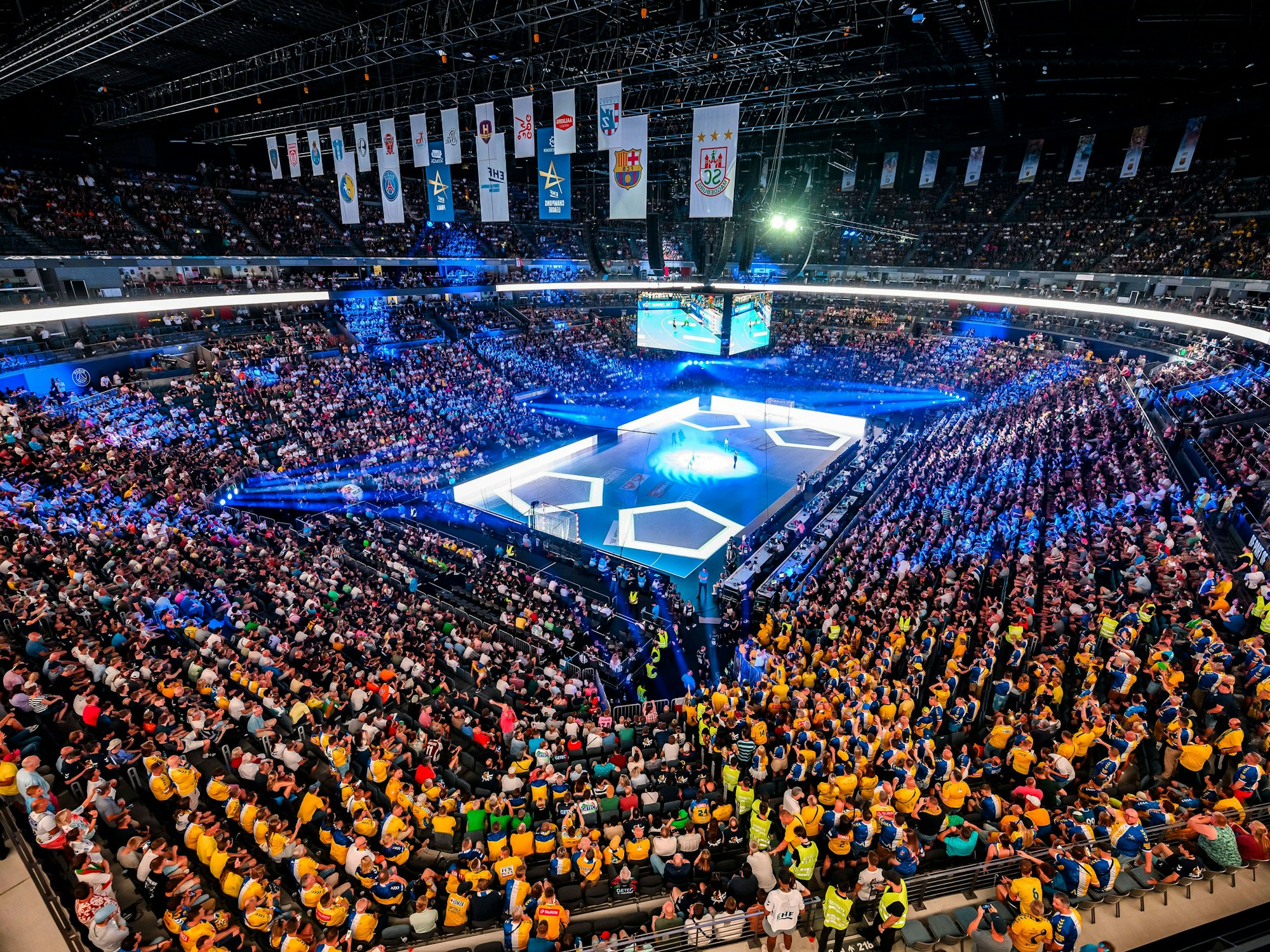 Blick in die Lanxess-Arena beim Handball.