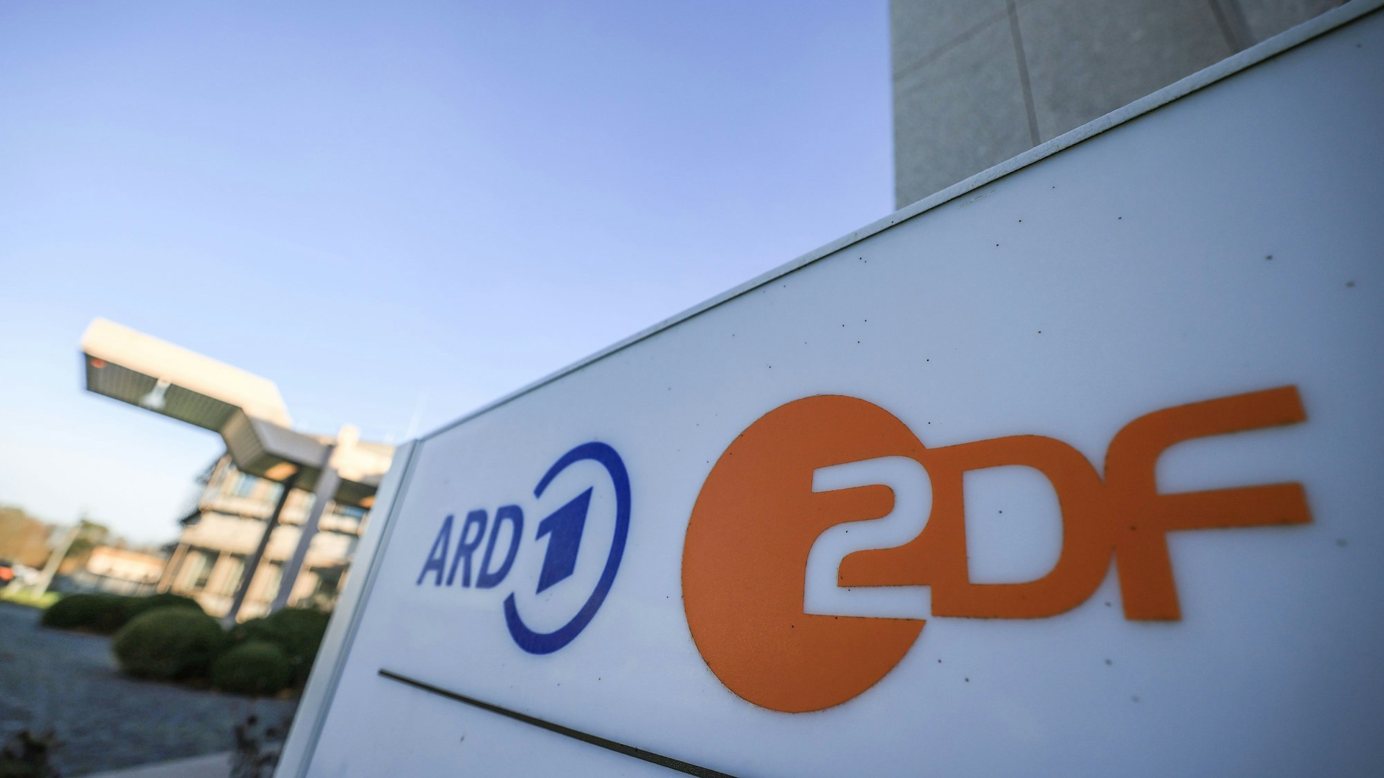 Der Beitragsservice von ARD, ZDF und Deutschlandradio in Köln. ARD und ZDF haben sich über die Übertragung der deutschen Spiele bei der Fußball-EM 2024 geeinigt.